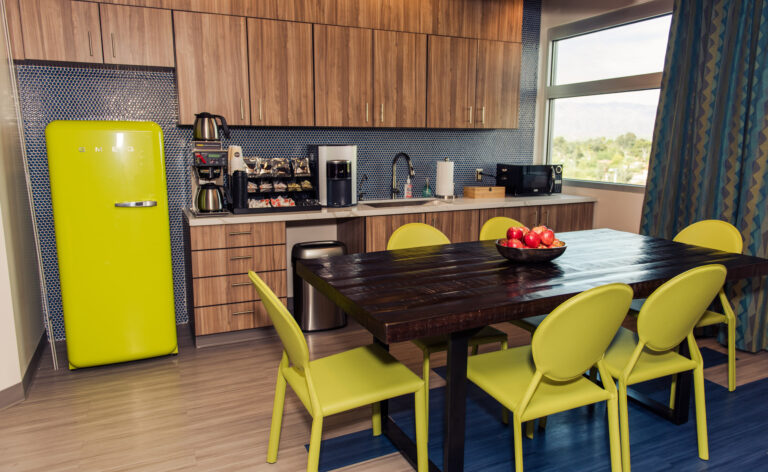 RMHCfamilyroom08